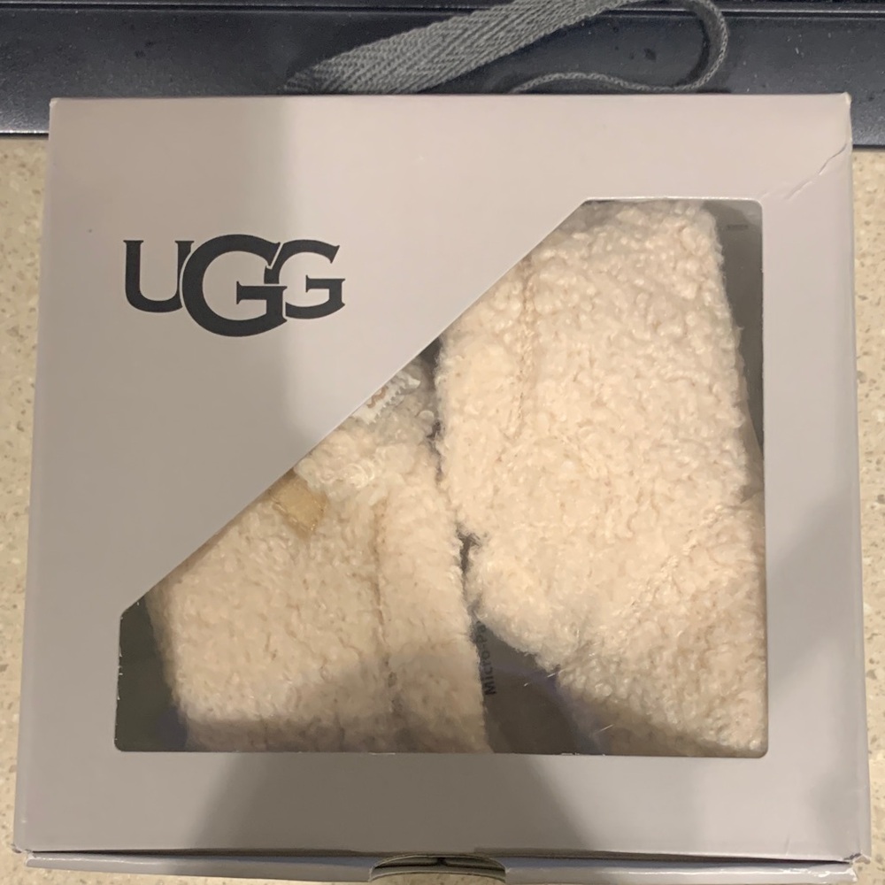 NWT Ugg Baby Bixbee 12-18mo baby booties